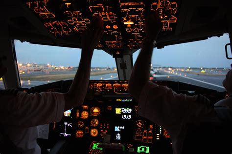 Top 5 tips to become a pilot - Pilot Career News : Pilot 