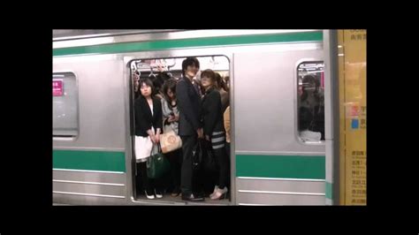 埼京線赤羽駅でたくさんの男性が女性専用車両を利用2012年5月 Youtube