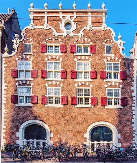 Amsterdams Canal House Gables Come In A Variety Of Different Styles The Type Of Gable Often