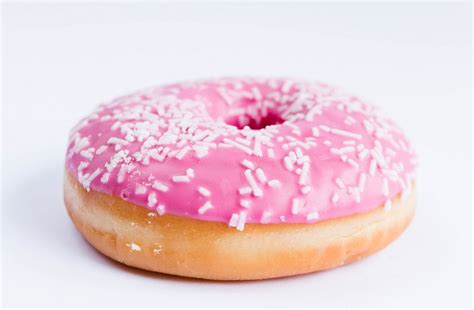 Pink Donut With White Sprinkles Creative Commons Bilder