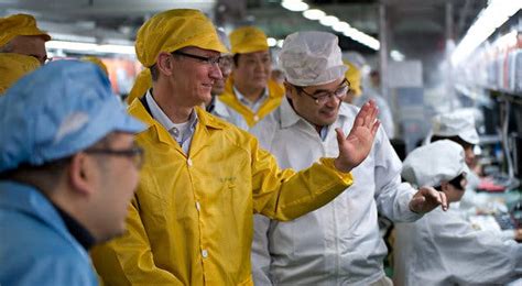 Apples Chief Timothy Cook Visits Foxconn Factory The New York Times