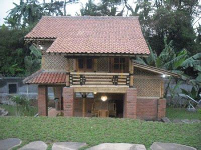 Banyak bangunan modern mendominasi perkotaan maupun pedesaan, sehingga menemukan suatu tempat bernuansa alami memang tak mudah. Desain Rumah Bambu Modern Dan Minimalis Khas Pulau Jawa