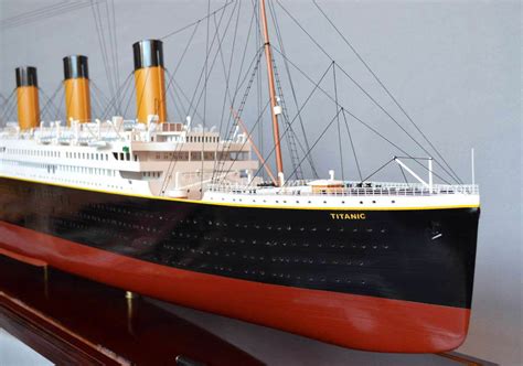 Rms Titanic Model With Figures