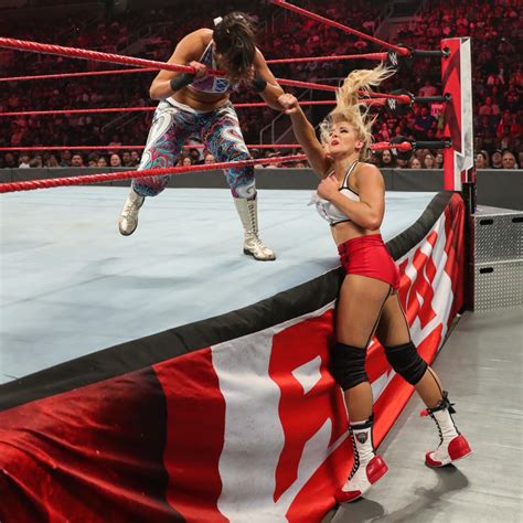 Raw Bayley Becky Lynch vs Alexa Bliss Lacey Evans WWE 写真 ファンポップ