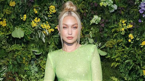 gigi hadid zeigt sich im sommerlichen naked dress glamour