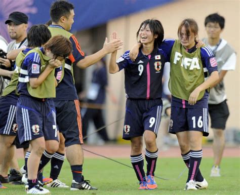 ヤングなでしこ3位 サッカーu20女子w杯 （写真＝共同） ：日本経済新聞