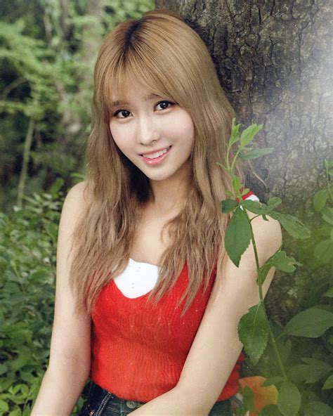 Twice Momo Is A Feminine Goddess In This Photoshoot Daily K Pop News