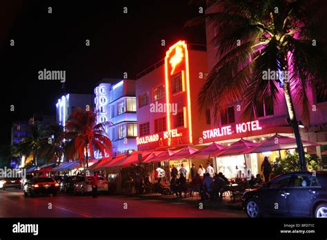 Ocean drive miami beach hi-res stock photography and images - Alamy