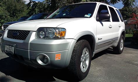Ford released the original model in 2000 for the 2001 model year. 2006 Ford Escape Hybrid - Pictures - CarGurus