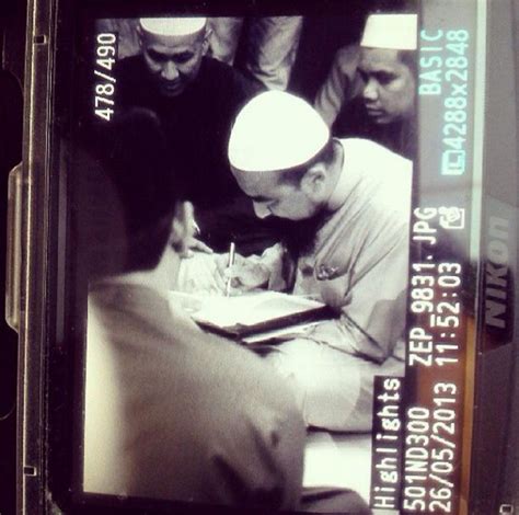 Kuliyah maghrib perdana ustaz azhar idrus official masjid daerah barat daya pulau pinang 11 oktober 2014 ⏰ 8.00 malam. Kedah Ke KL: TAHNIAH!! Gambar Pernikahan Ustaz Azhar Idrus ...