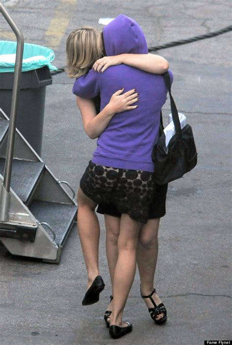Amy Poehler And Aubrey Plaza Caught Making Out Sort Of Huffpost