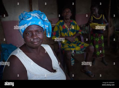 Sierra Leone Woman Portrait Hi Res Stock Photography And Images Alamy