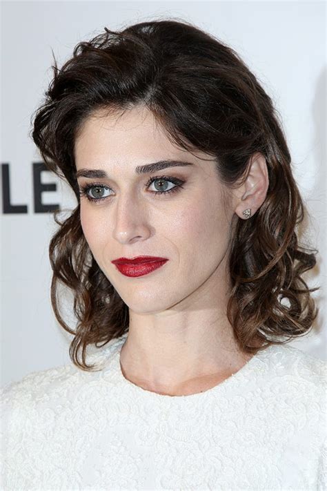 Lizzy Caplan Growing Out Bangs Masters Of Sex