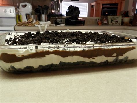 Oreo crust, a cream cheese filling, chocolate pudding layer and is then topped with whipped cream and oreo … The Hutchins Family Recipes: Oreo Layer Dessert....Until I ...