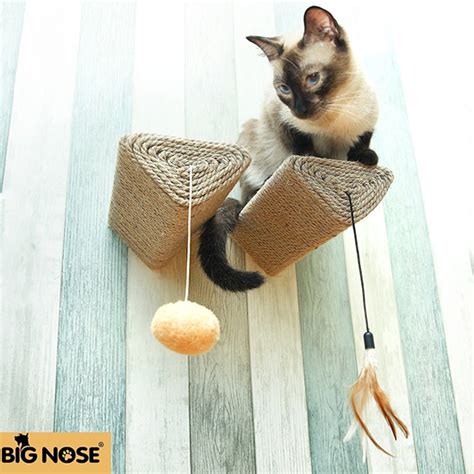 Big Nose Wall Mounted Cat Scratching Post Hauspanther