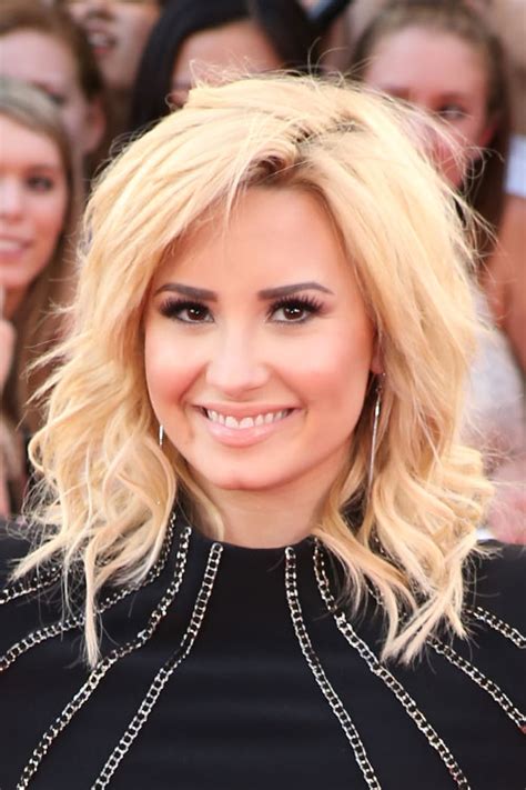 Demi Lovato Wavy Golden Blonde Messy Hairstyle Steal Her Style