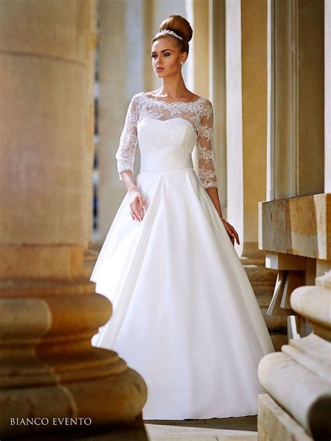 Wir sind sicher, dass unter unseren brautkleidern das kleid ihrer träume ist. Mariage en Rose | Robe de mariee, Boléro robe de mariée ...