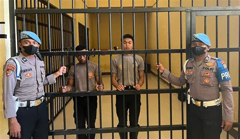 Usai Viral 2 Oknum Polisi Ini Langsung Dijebloskan Ke Dalam Penjara Lihat Tampangnya