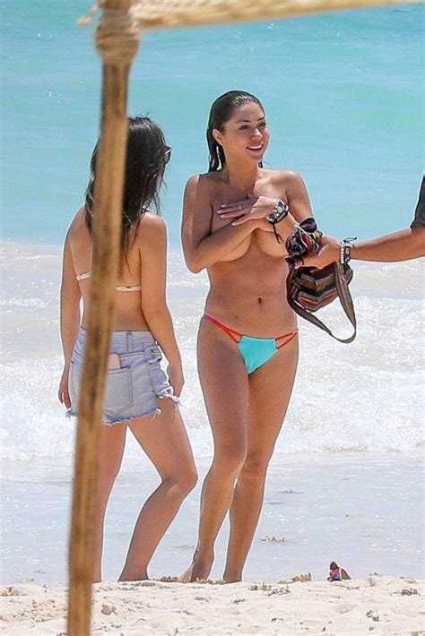 Arianny Celeste Ex Ring Girl Do Ufc E Modelo Fez Topless Com Amiga Em Uma Praia Do M Xico E