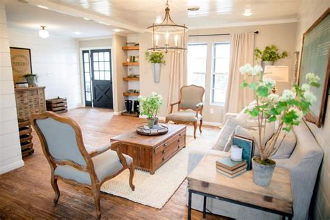 Perhaps your parents let you pick out your favourite paint colour for the. Decorating With Shiplap: Ideas From HGTV's Fixer Upper ...