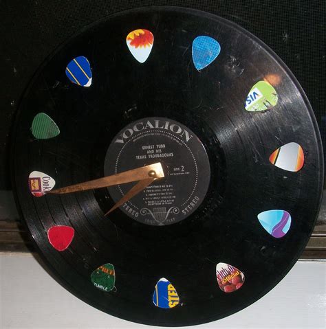 Vinyl Record Clock | Vinyl record crafts, Record crafts, Vinyl record clock