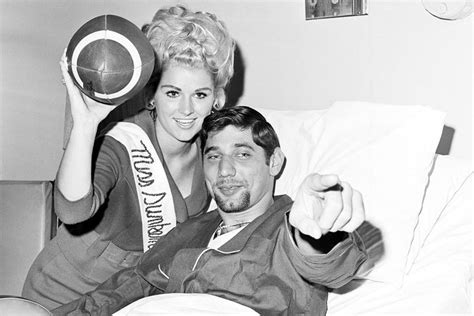 Guaranteed Joe Namath Voted Nfls Greatest Character The Seattle Times