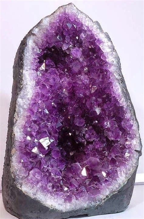 Amatista2 548×832 Crystals Amethyst Rocks And Crystals