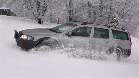 Volvo Xc70 In Deep Snow Volvo Awd Winter Drive Uphill Youtube