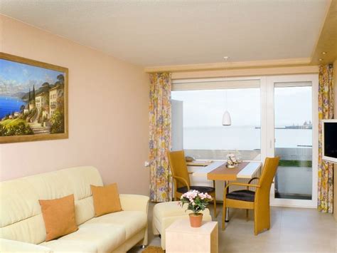 810 is an accommodations set in cuxhaven, 1,950 feet from grimmershorn beach and 1.2 mi from alte liebe harbor platform. Ferienwohnung Haus Nautic mit Meerblick, Cuxhaven Döse ...