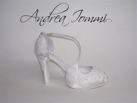 Le scarpe sotto un abito da sposa non sono un banale accessorio. Scarpe da sposa con pizzo macramè Tacco 10.5 cm www.andreaiommi.it | Scarpe da sposa, Scarpe ...