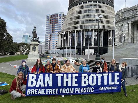 One Hundred Thousand People Call For A Ban On Single Use Plastic