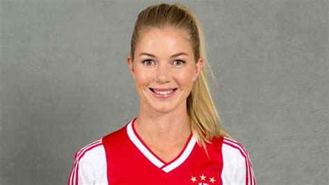 In 2014 Anouk Hoogendijk Signed With The Arsenal Ladies