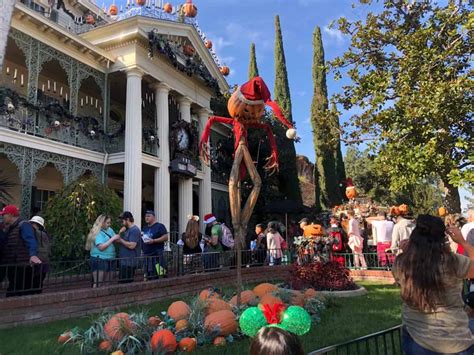 Haunted Mansion Holiday Returning In 2021 At Disneyland Park Wdw