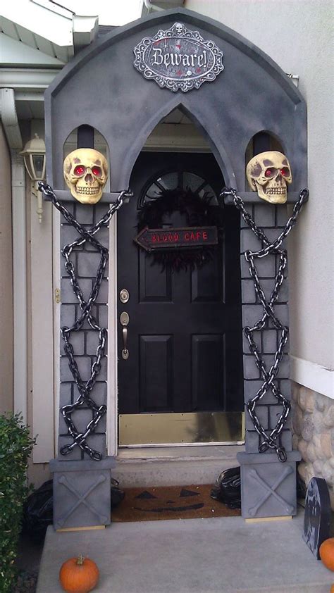 35 Awesome Halloween Front Door Ideas Homemydesign