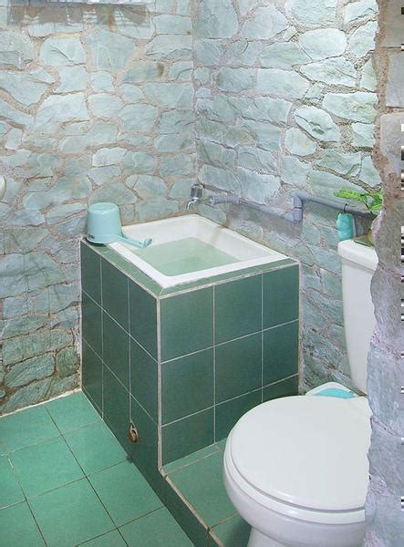 desain kamar mandi sederhana  murah keramik desain rumah minimalis