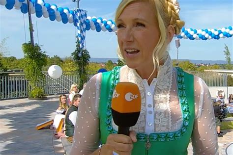 Schlüpfriger Zdf Fernsehgarten Fans Erfahren Was Andrea Kiewel Unterm