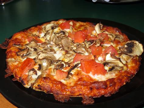 What is round table pizza? Round Table Pizza Maui Restaurant