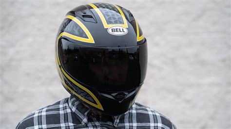 Featuring an aerodynamic shell and bell's exclusive clickrelease face shield system, the qualifier helmet offers a refined fit shape, tons of punch for the dollar with aggressive style great for any riding. Bell Qualifier Scorch Helmet - Get Lowered Cycles