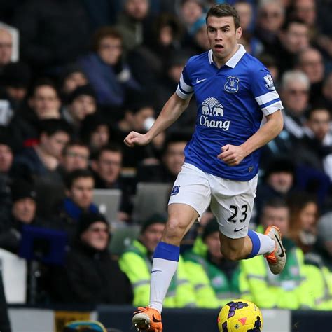 Seamus Coleman Signs 5 Year Contract Extension With Everton News Scores Highlights Stats