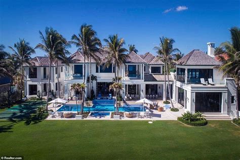 Tiger Woods Ex Wife Elin Nordegren Sells Mansion For Million