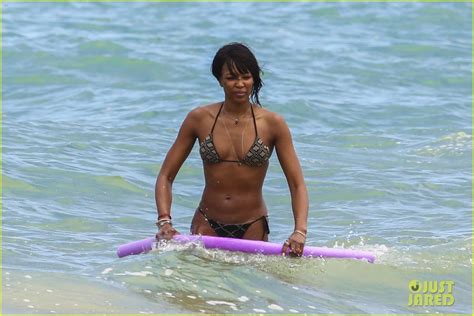 Kate Moss And Naomi Campbell Flaunt Sexy Bikini Bodies In Their 40s