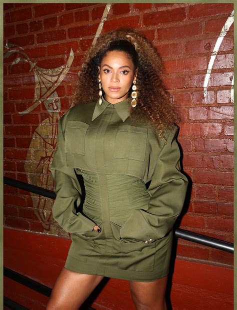 Beyoncé Wears Green Balmain Outfit At Queen And Slim Screening Popsugar Fashion