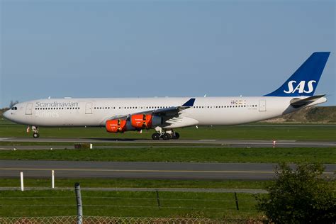 Sas A340 300 Oy Kbd This Airbus Just Arrived From Beijing