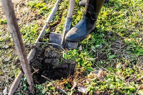 How To Dig A Post Hole The Fast And Easy Way Hunker