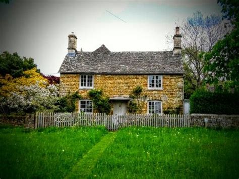 Perfect Little English Cottage Cute Cottages Stone Cottages Country