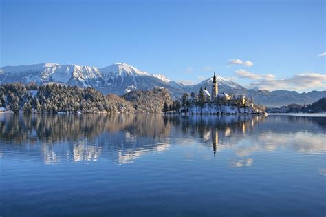壁紙、1920x1279、スロベニア、湖、山、城、冬、lake Bled Bled Castle、アルプス山脈、雪、自然、ダウンロード、写真