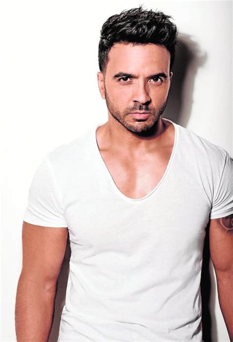 ˈlwis ˈfonsi), is a puerto rican singer.he is known for multiple songs, one of them being despacito featuring rapper daddy yankee.fonsi received his first latin grammy award nominations in the record of the year category and won song of the year thanks to the song. Luis Fonsi: «Todo esto es una locura» | La Verdad