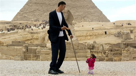 World S Tallest Man Sultan Kosen Meets World S Shortest Woman Jyoti
