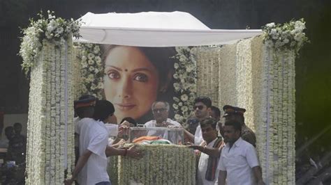 Sridevi Funeral Did Shobhaa De Take A Dig At Late Actor Bollywood Hindustan Times