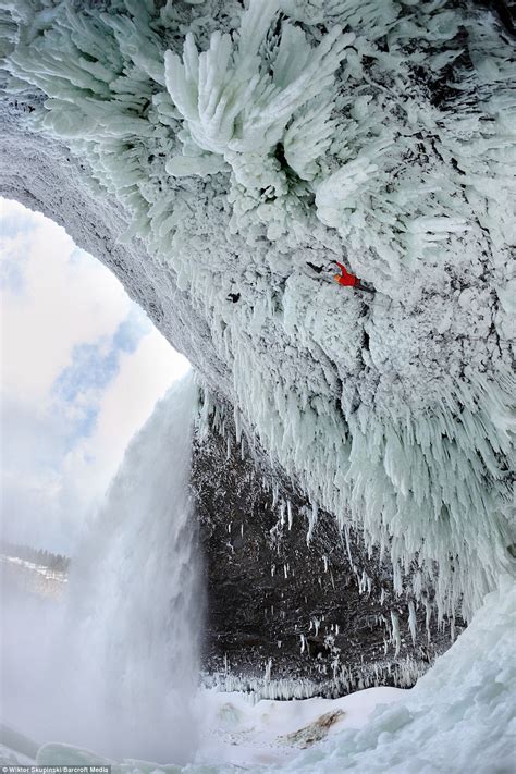 Helmcken Falls Climbterrifying Photographs Show Daredevils Hanging